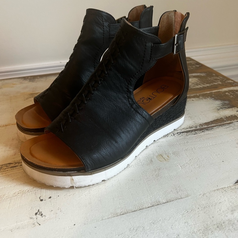 Chic Black Wedge Heels